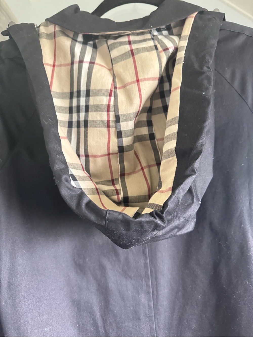 Burberry Black Trench Coat with Classic Check Lining - Picture 10 of 12